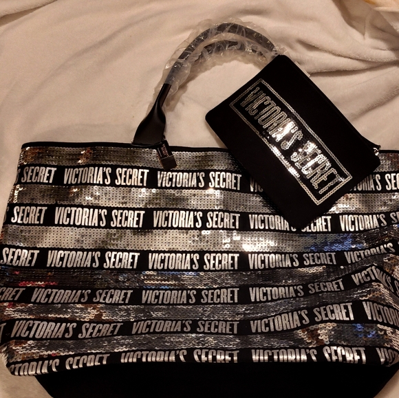 NWT!!! VICTORIA'S SECRET TOTE & WRISTLET SET - Picture 3 of 11